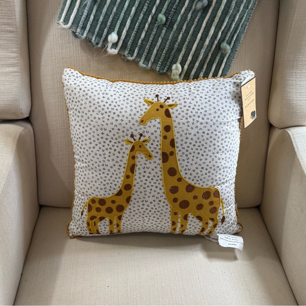 NWT‎ Decorative Throw Pillow Embroidered Giraffes Nursey Mustard Piping